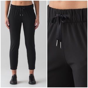 Lululemon On The Fly Black Woven 28" Drawstring Cropped Pant
